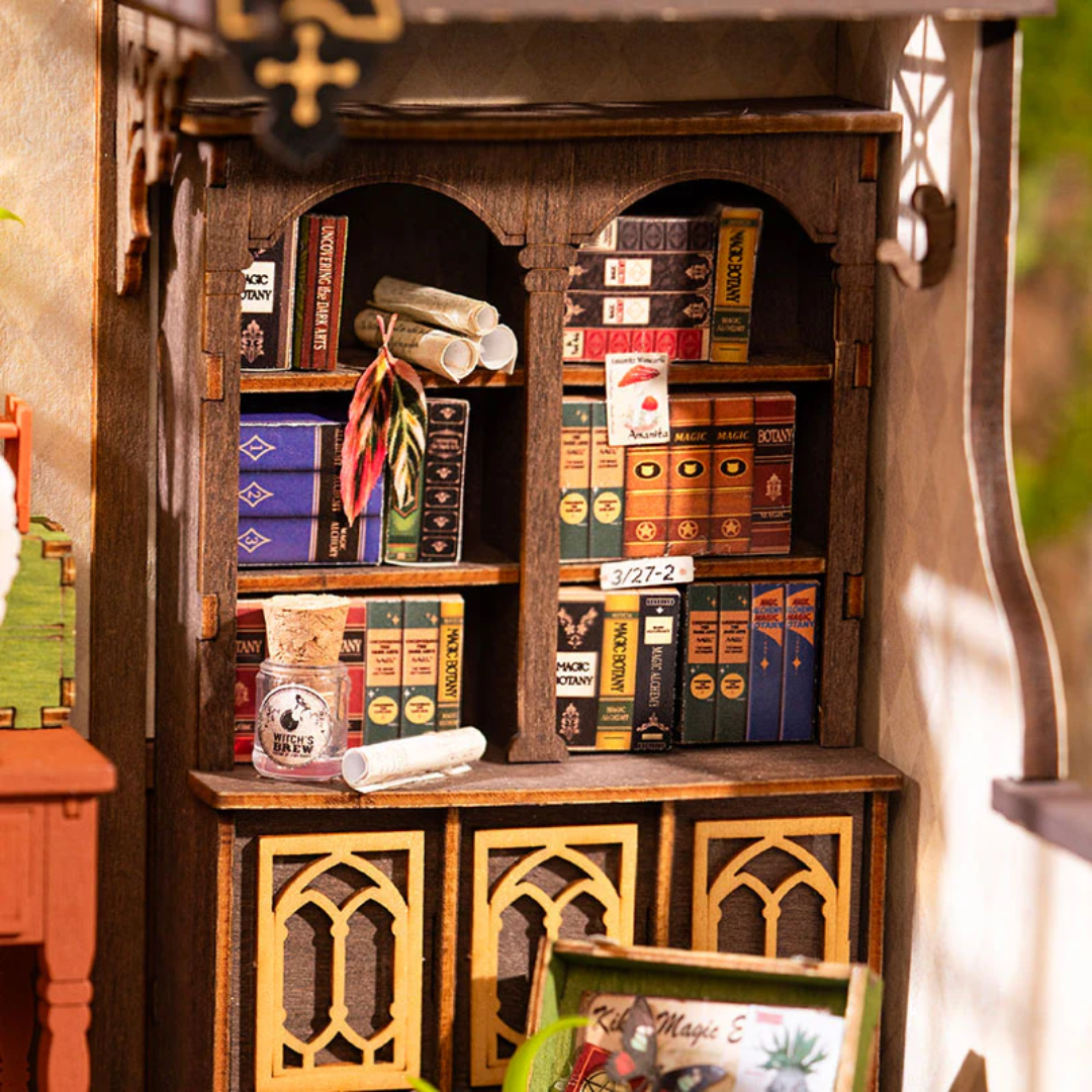 DIY Miniatura Magic Study | Danva Creations
