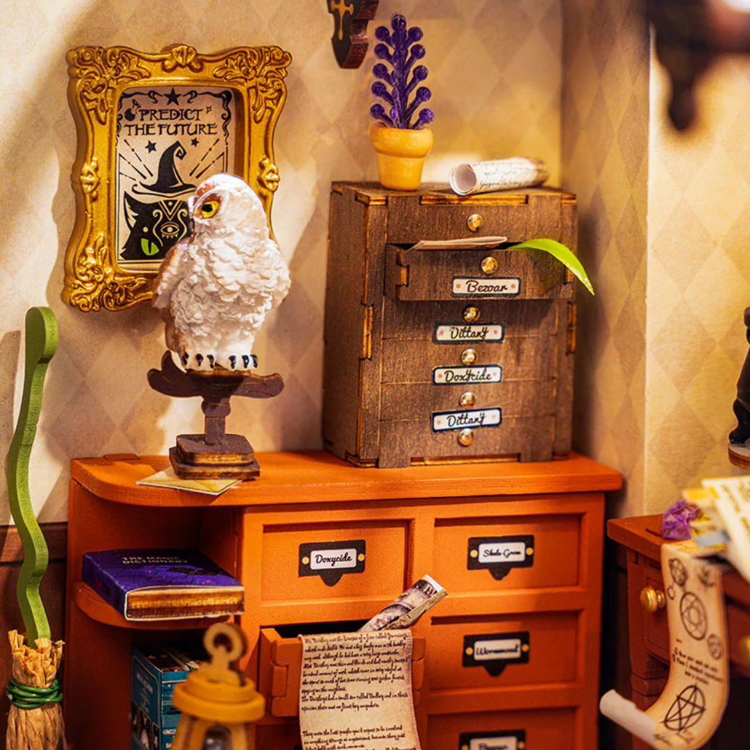 DIY Miniatura Magic Study | Danva Creations