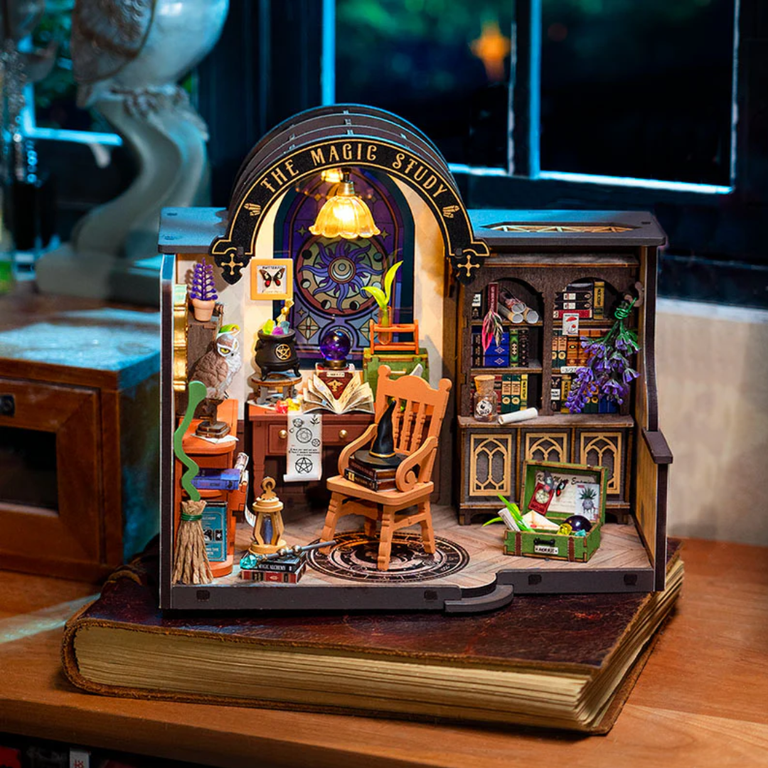 DIY Miniatura Magic Study | Danva Creations