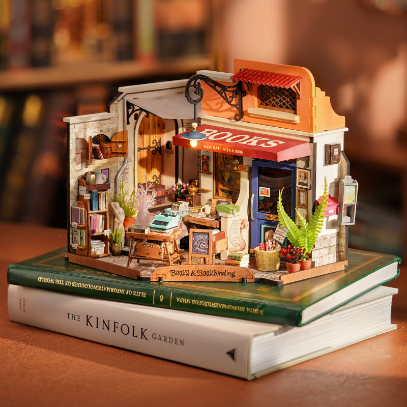 DIY Miniatura Livraria da Esquina - Corner Bookstore | Danva Creations