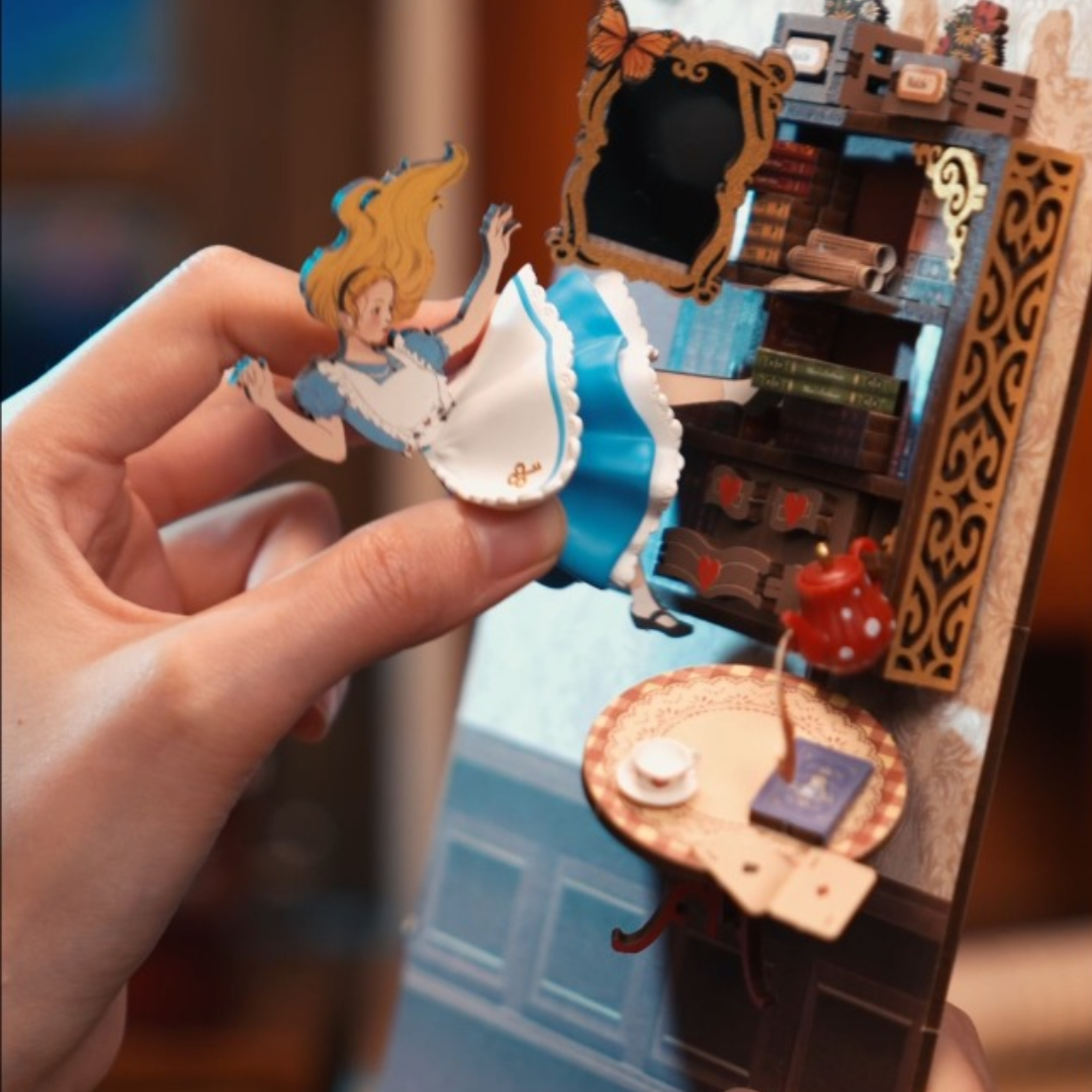 DIY Book nook Fall into Wonder - Alice | Danva Creations