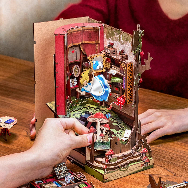 DIY Book nook Fall into Wonder - Alice | Danva Creations