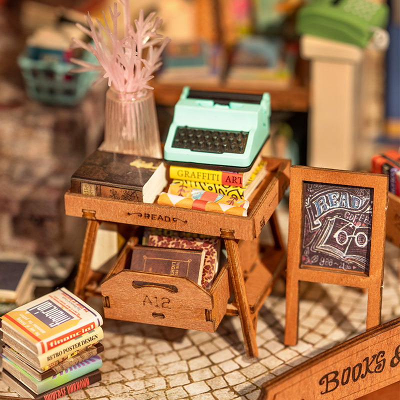 DIY Miniatura Livraria da Esquina - Corner Bookstore | Danva Creations